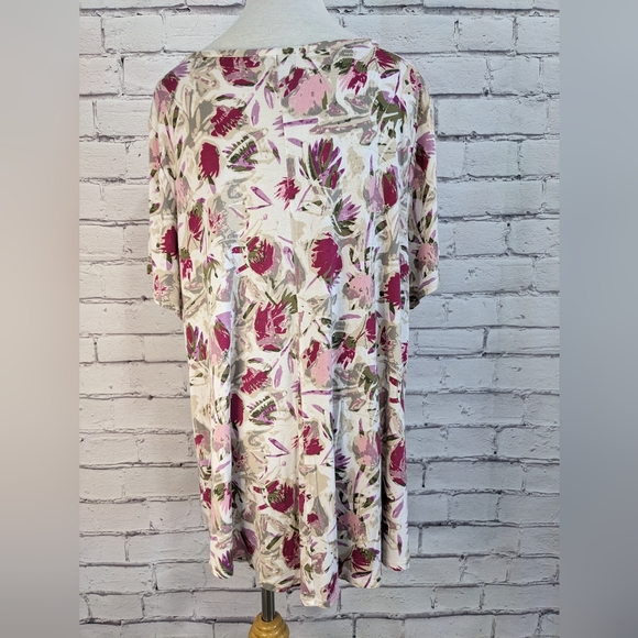 LANE BRYANT Flower V-neck Top - Picture 5 of 10